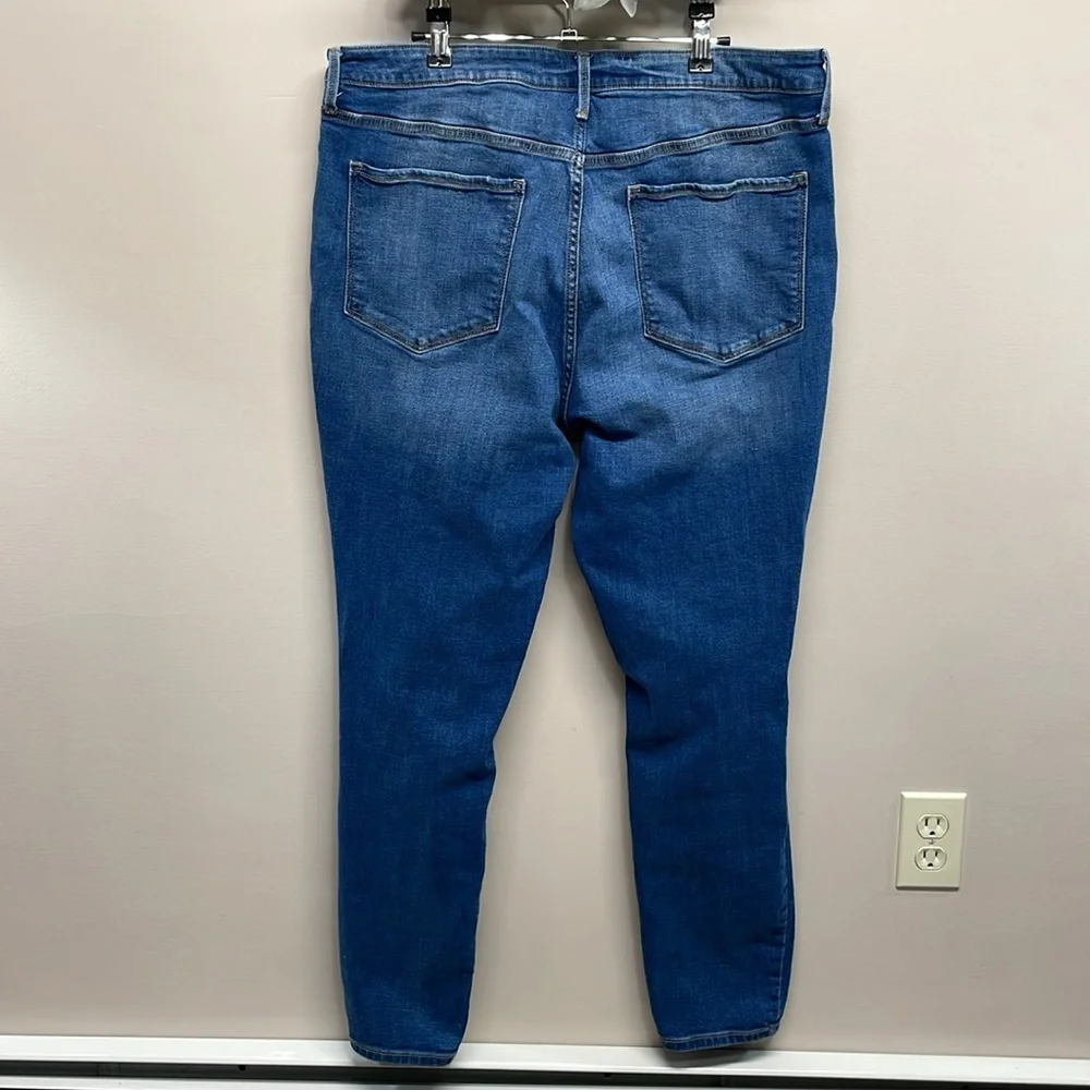 Old Navy Rockstar Super Skinny High Rise Secret Slim Pocket Distressed Denim 18L